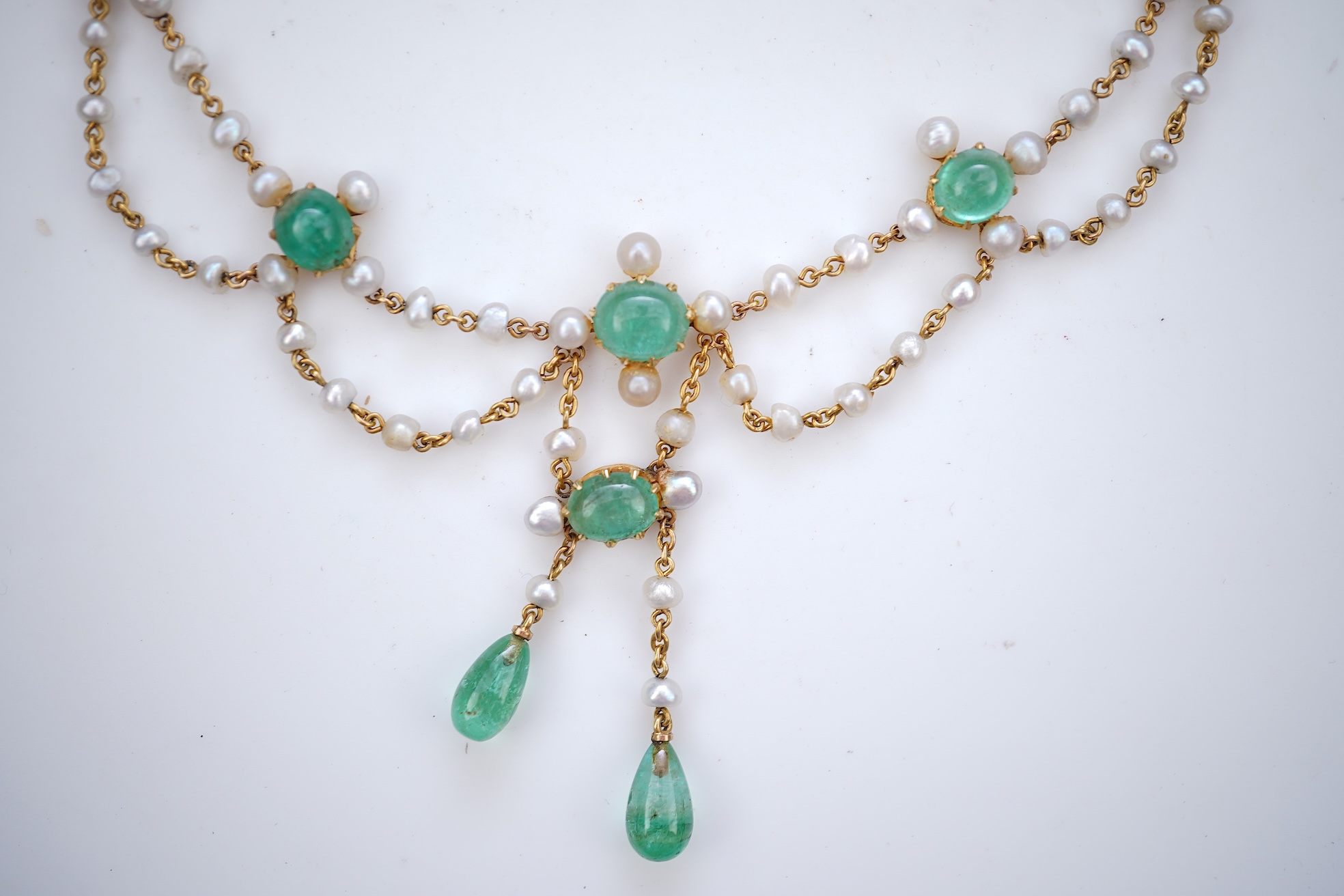 An Edwardian emerald and pearl necklace, early 20th century